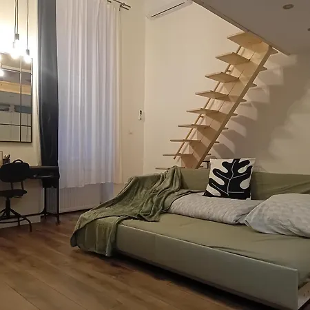 Center Astoria Apartman *